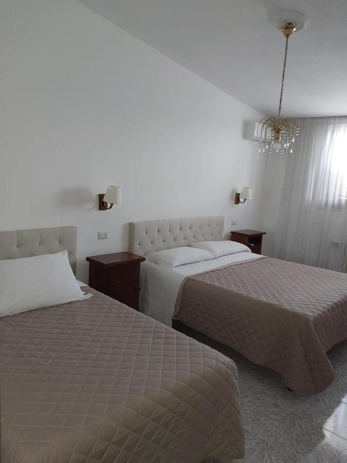 Speedy Guest Rooms - Camere Vicino Aeroporto E Fiera Fiumicino Extérieur photo